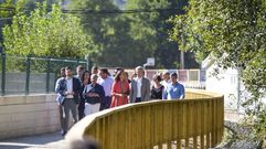 El presidente de la Xunta, Alfonso Rueda, y la alcaldesa de Mar�n, Mar�a Ramallo, visitaron la nueva senda fluvial de O Sequelo y las obras del saneamiento
