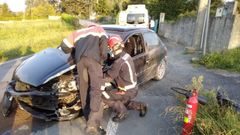 El Servizo Municipal de Emerxencias de Oleiros, en el lugar del siniestro que se produjo a las 8.30 horas en Dexo 