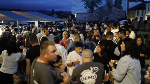 Mejillonada en el barrio del Curro Vello, en Guitiriz