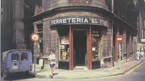 Así lucía la ferretería El Peso, en la calle homónima de Oviedo