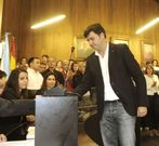 Lara Rodr�guez, la edil m�s joven, y Casares al prometer el cargo.