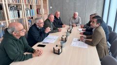 Reuni�n del alcalde, Jos� Manuel Rey Varela, con la asociaci�n de vecinos de Serantes dentro del plan de barrios.