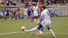 Danil Ankudinov, autor del 1-3, y Hugo L�pez, quien hizo el 1-1.