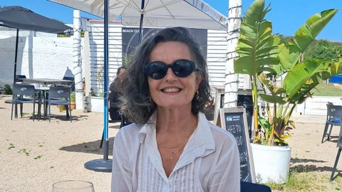 Belén Grela es usuaria del servicio municipal de alquiler de bicicletas de Arteixo.