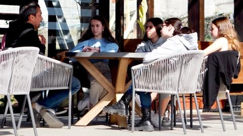 Alumnas del CPI de Ribadumia entrevistaron en el 2023 al chef Javier Olleros para su reportaje, que gan en la categora provincial de Pontevedra