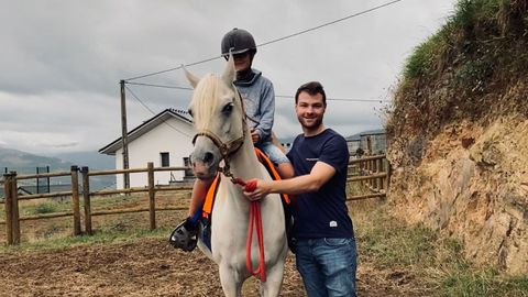 En sus ratos libres, Diego Rodríguez aprovecha también para montar a caballo