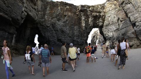 Turistas en As Catedrais