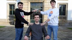 Ra�l Santamar�a, a la izquierda, con sus compa�eros de los Mozos de Arousa