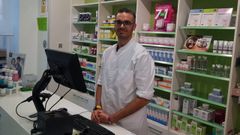 Luis Alberto G�mez Precedo lleva la farmacia de Quint�ns desde el pasado 16 de julio