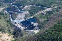 La firma lalinense participa en la perforaci�n del tubo derecho del t�nel.