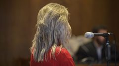La mujer que reconoci� haberse apropiado del dinero de su hermana discapacitada, este martes, en la Audiencia de Pontevedra.