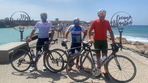 Omar Rodr�guez, J�se Mar�a Rodr�guez y Placido Garc�a durante�ruta en bicicleta