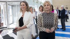 Cuca Gamarra, a la izquierda, y la nueva presidenta de la FEMP, Mar�a Jos� Garc�a Pelayo en el congreso de la organizaci�n celebrado en Madrid