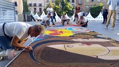 La Asociaci�n Cunchas e Flores de Bueu elabor� una alfombra para la exposici�n que el Reina Sofia dedic� a Maruja Mallo