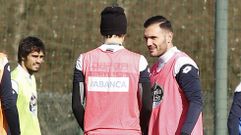 Lucas habla con Mosquera en el entrenamiento del viernes.