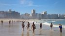 Ambiente de playa en la playa de Orz�n, en A Coru�a, el pasado fin de semana