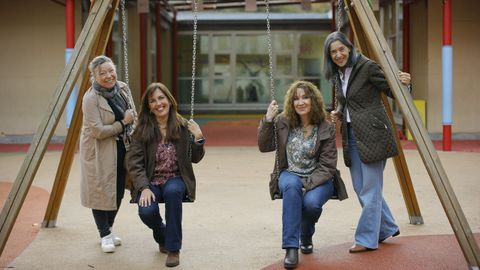 Cuatro maestrase que dieron clase en EGB. De izquierda a derecha: Bea Ponte, Natalia Uncha, Begoa Brea y Marisa Martnez.