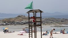 Puesto de socorristas en la playa de Areas, en Sanxenxo