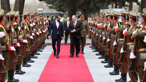 El asesor de Seguridad Nacional afgano recibi� a Pompeo en el palacio presidencial