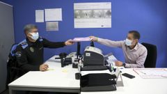 Polic�as locales de Santiago adscritos a la unidad de atenci�n a las v�ctimas de violencia machista, que lleva tres a�os activa