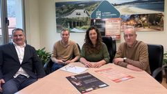 <span lang= gl >Xan Hermida�e Carlos Cimadevila, de Memoria Hist�rica de Barbanza, presentaron os actos coa concelleira�Patricia Lojo e o historiador Jos� Antonio P�rez</span>