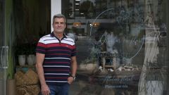 Dani Rodr�guez estrena ubicaci�n de Deflorenflor en la esquina de la avenida de Arteixo con la ronda de Outeiro