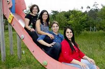 M�nica, Silvia, Elisabeth y Sonia, ayer en Ba��as; la quinta integrante est� ahora en Mallorca. 