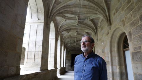 Frutos Fern�ndez, en el monasterio de San Clodio
