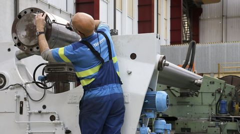 Un trabajador, en la fbrica de Turbinas de Navantia Ferrol