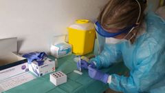 Desde que el 23 de octubre se empezaron a realizar estos test en Ribeira, ya se hicieron 127 que permitieron descubrir a 17 positivos