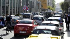 Imagen de archivo de la doble fila en el entorno de la plaza de Lugo