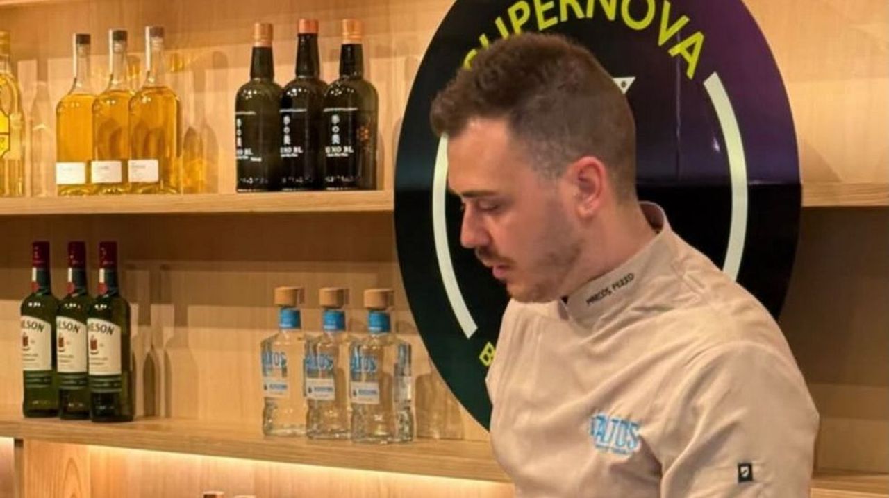 Marcos Ferro, barman: «Ten mérito ir a un concurso mundial de coctelería dende un bar de Padrón»