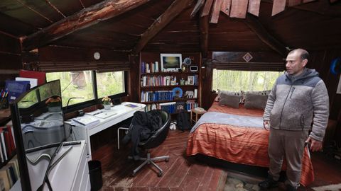 Interior de una de las caba�as construidas en la finca