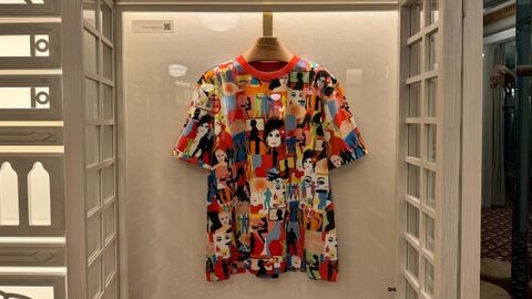 La camiseta que rinde homenaje a la filmograf�a de Pedro Almod�var