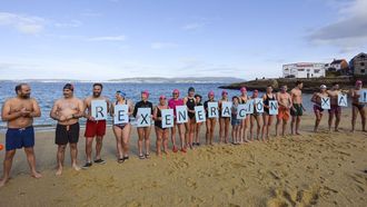 D�a de Reyes en Bueu con un fr�o chapuz�n en la playa y chocolate caliente