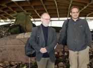 El arque�logo brit�nico Chris Scarre acompa�ado por Felipe Criado. 