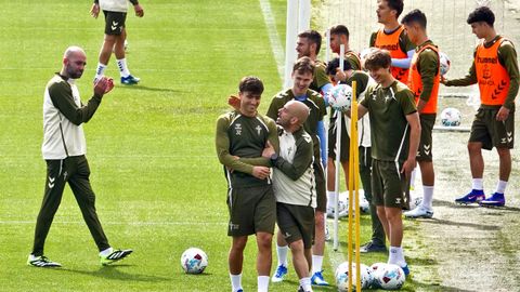 Jugadores y cuerpo t�cnico del Celta, en un entrenamiento de la semana pasada.