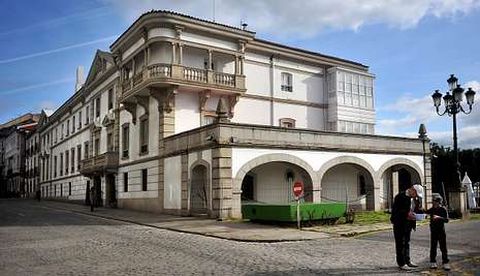 En la fotografa, tomada ayer, vista del emblemtico edificio de Capitana.