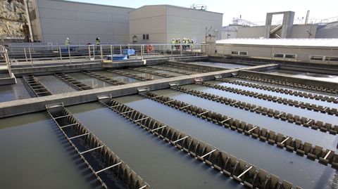 Otro choque por la EDAR. Ferrol reivindica seguir gestionando la depuración -en la imagen, las instalaciones de Prioriño, en foto de archivo- y se opone a que la asuma Augas de Galicia.