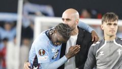 Claudio Gir�ldez e Ilaix Moriba, juntoa� Miguel Rom�n, tras el triunfo del Celta ante el PAOK a principios de octubre.