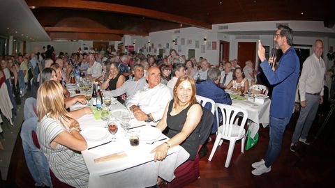 CENA BENEFICA ASOCIACION CONTRA EL CANCER DE PORTO DO SON EN EL CLUB NAUTICO DE PORTOSIN