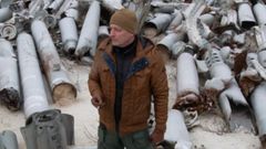 Volod�mir Nikitenko, en un cementerio de misiles.