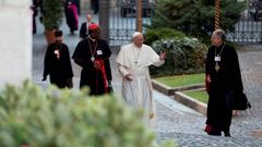 El papa Francisco llegando al S�nodo de los obispos extraordinario sobre la familia en el Vaticano