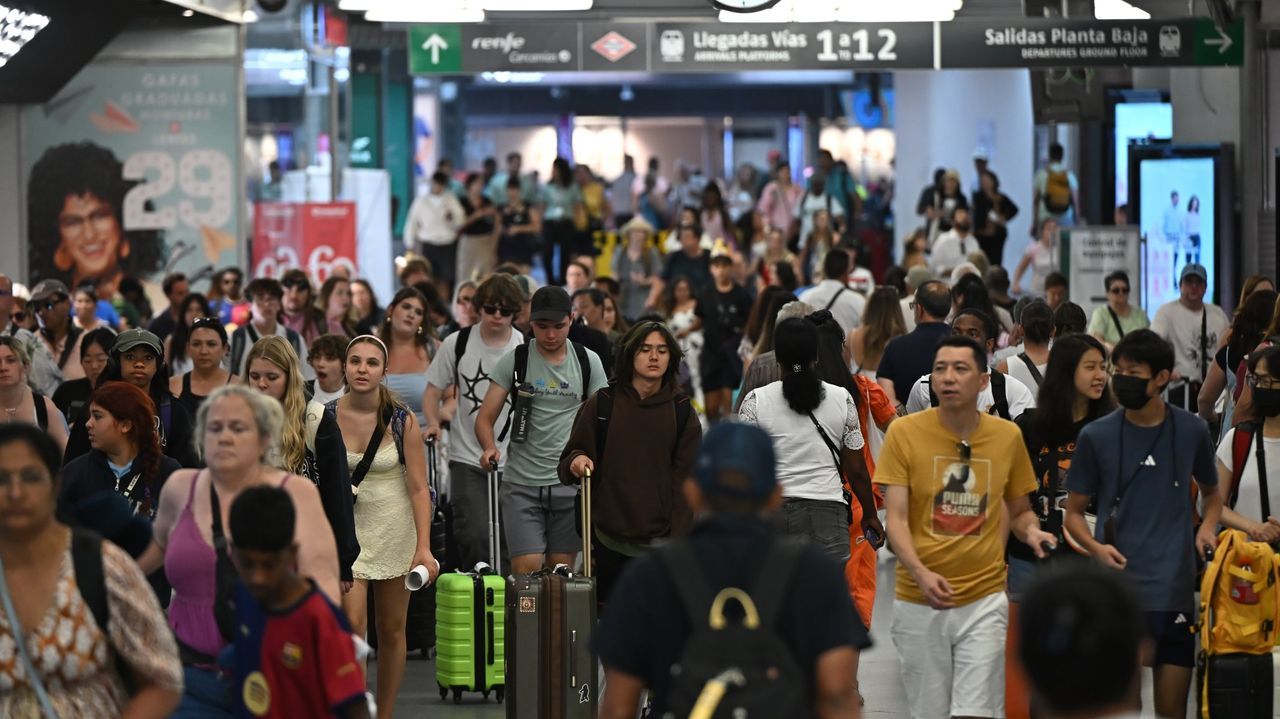 España llegará a los 49,5 millones de habitantes antes de las navidades