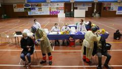 Cribado en el pabell�n de San Tom� en Cambados