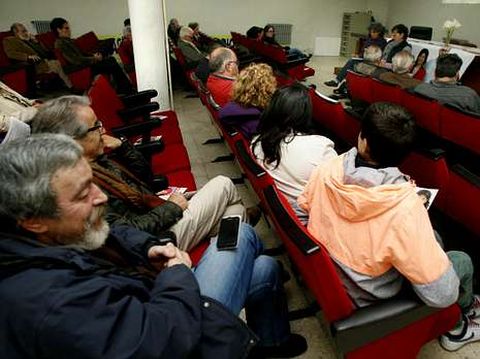 Luis Eyr�, en primer plano, durante la intervenci�n de Senra.
