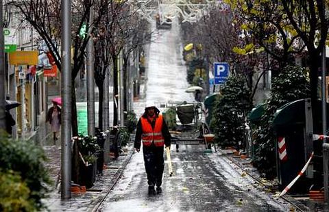 <span lang= es-es >Viales</span>. El Concello seguir� acondicionando otras calles deterioradas del Ensanche compostelano.