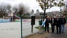 El nuevo parque infantil de O Carboeiro tiene un suelo que apenas necesita mantenimiento.