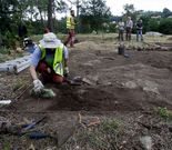 De la Pe�a (al fondo, en el medio) se reencontr� ayer con la excavaci�n que �l inici� en 1993. 