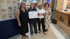 En la oficina principal de Correos, en la Marina, presentaron un sello conmemorativo protagonizado por la concha amarilla de la ruta jacobea 